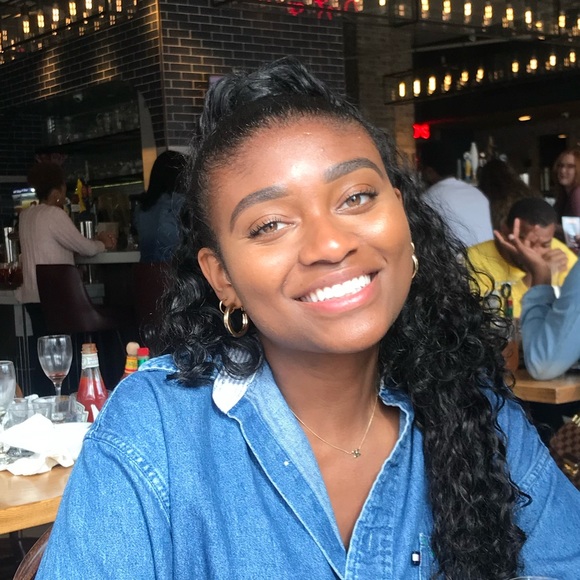 Meet your Posher, Kayla - Picture 1 of 1